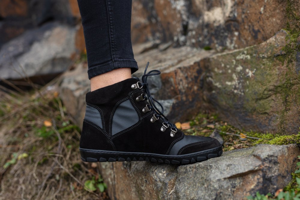 Hiqe mustan vedenpitävä