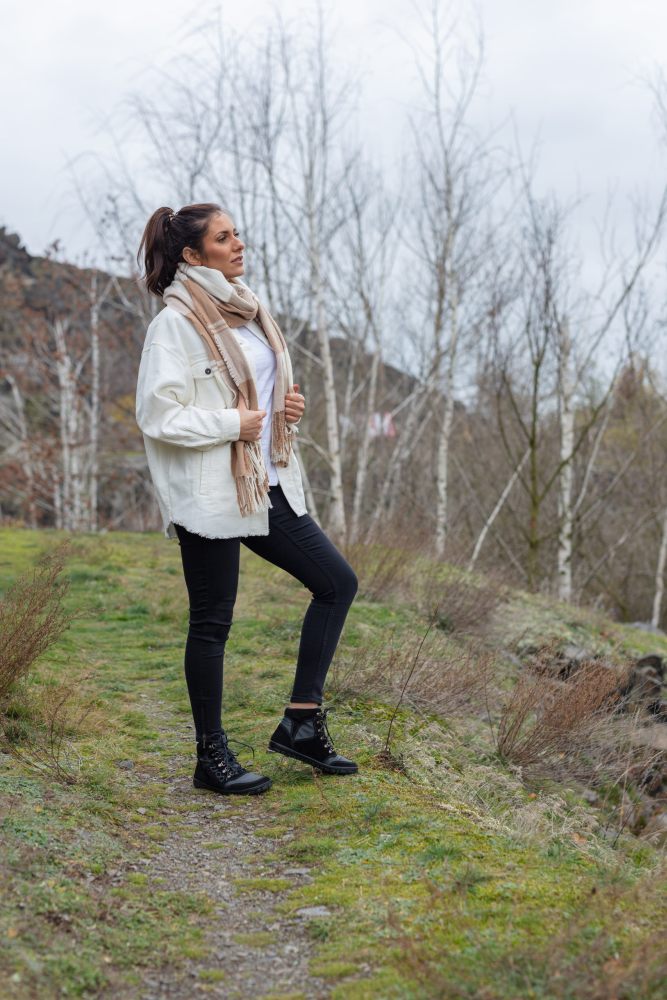 Hiqe mustan vedenpitävä