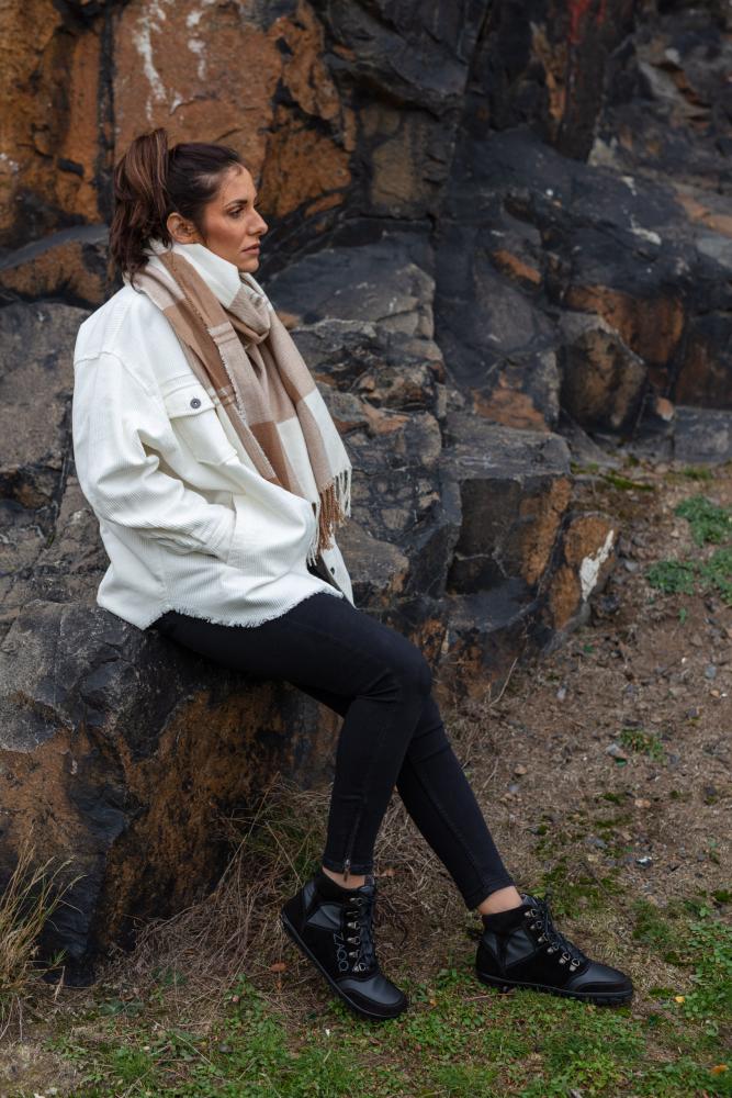 Hiqe mustan vedenpitävä