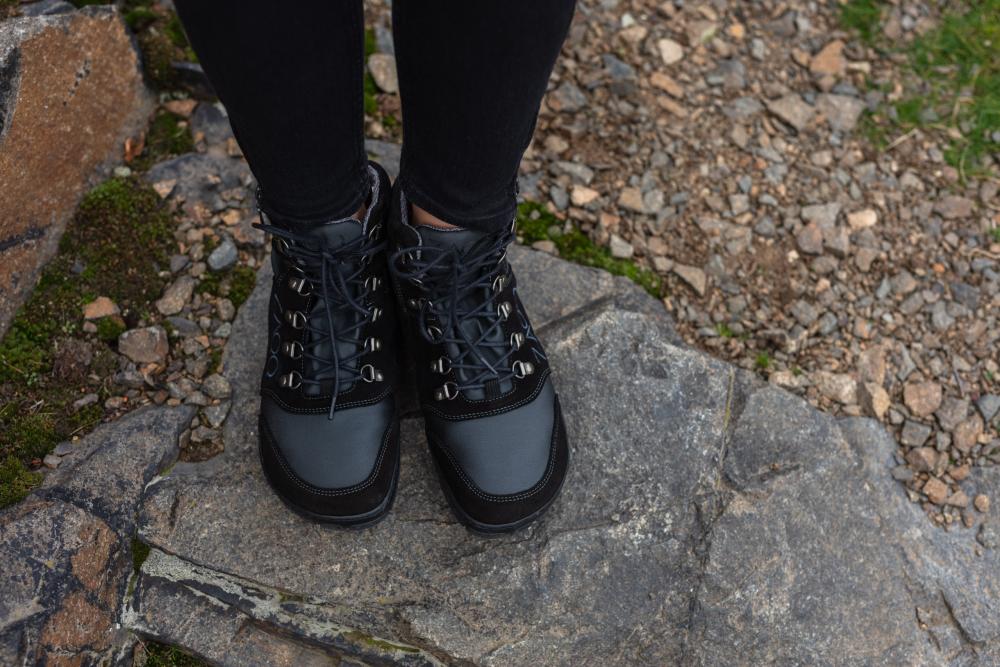 Hiqe mustan vedenpitävä