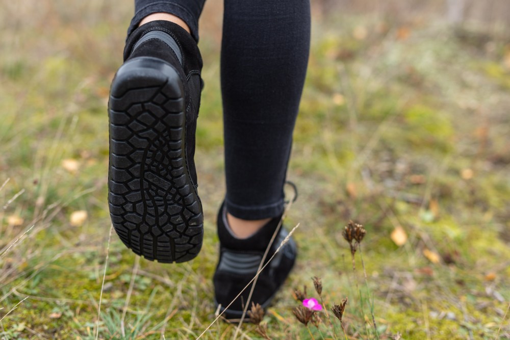 Hiqe mustan vedenpitävä