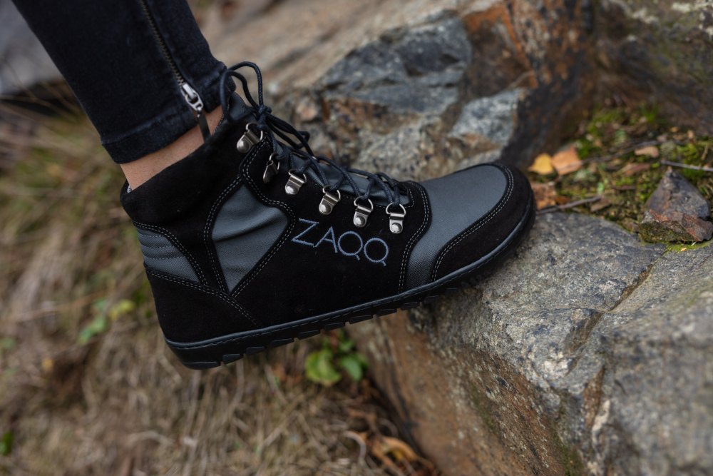 Hiqe mustan vedenpitävä