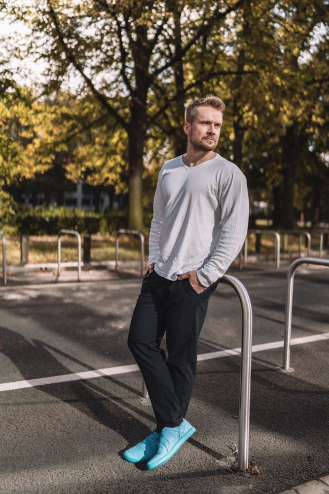 Iviq sininen