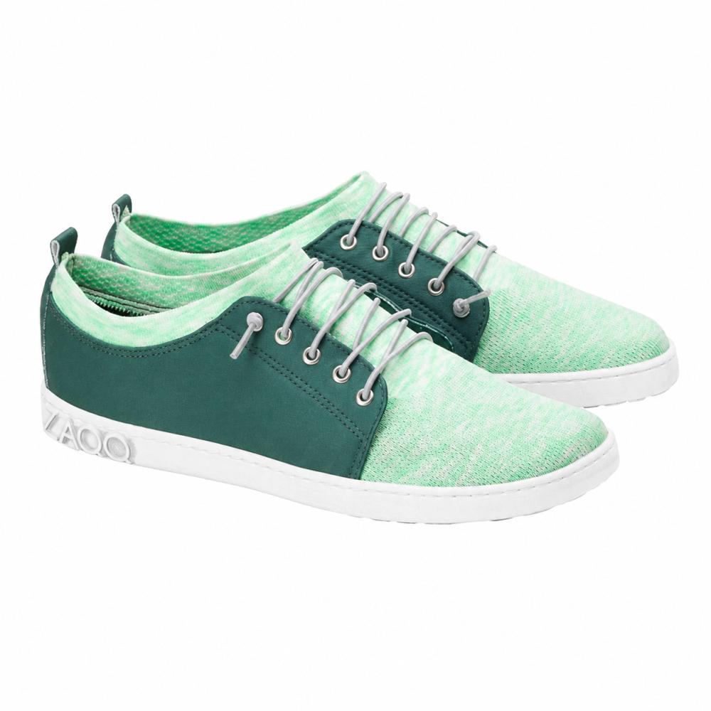Esittelemme ZAQQ-merkin QRIS Green Sneakerit: tyylikäs pari mintunvihreitä vapaa-ajan kenkiä, joissa on valkoinen pohja, tummanvihreät yksityiskohdat ja valkoiset nauhat. Nämä sneakerit erottuvat modernilla, urheilullisella muotoilullaan ja ovat ihanteelliset jokaiseen seikkailuun.